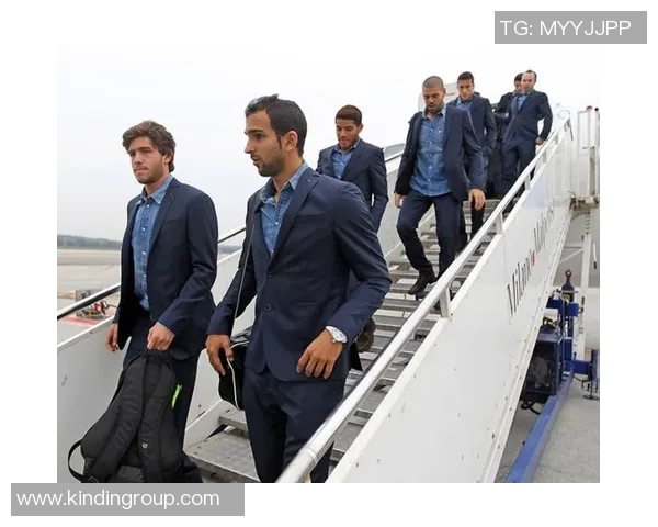 日本型男足球明星的魅力与风采展现足球场上的时尚与激情